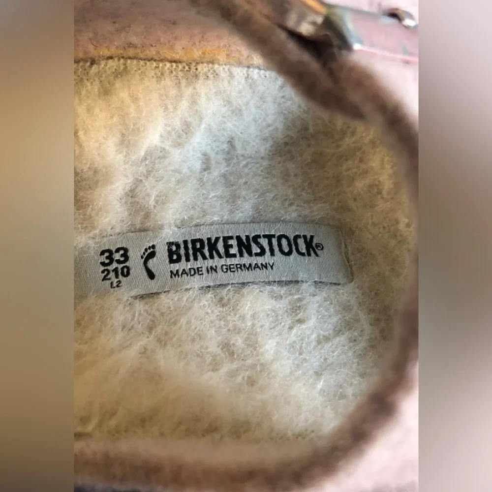 Birkenstock girl arizona